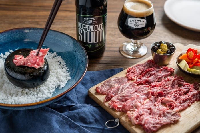 Bia đen: Nguồn gốc, phân loại, đặc điểm, thưởng thức 9 East West Brewing