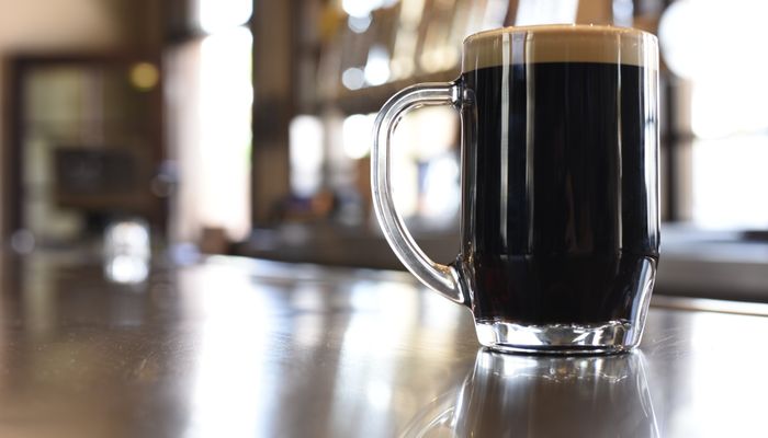 Bia Stout: Đặc điểm, thành phần, cách thưởng thức 1 Stout là nhóm bia tối màu thiên về hương vị rang