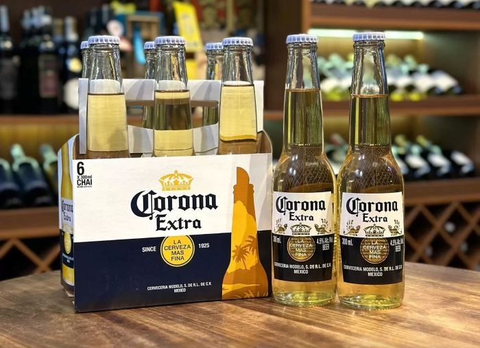 Chai bia Corona Extra trong ảnh thực tế